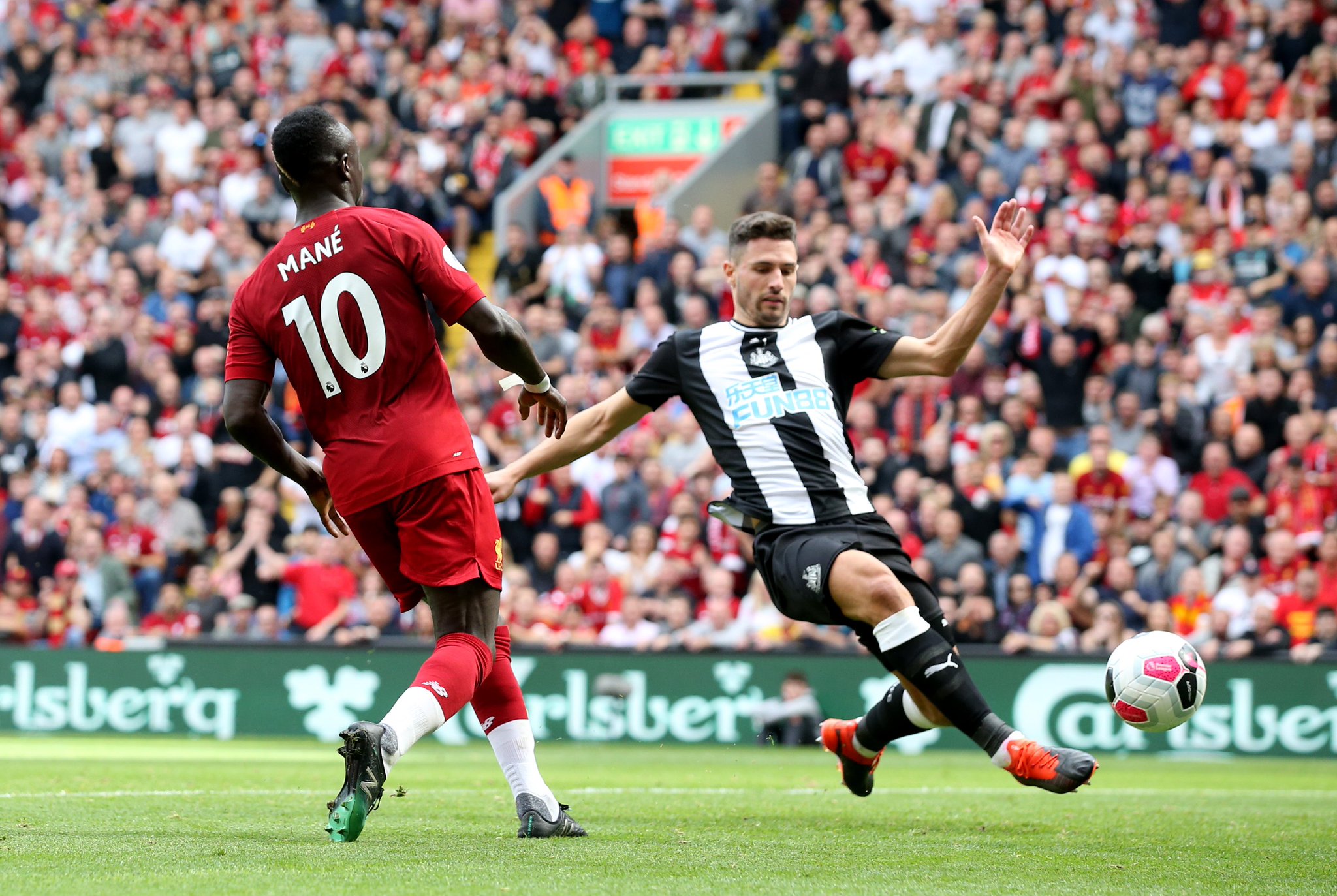 右后卫阿泰 右后卫阿泰